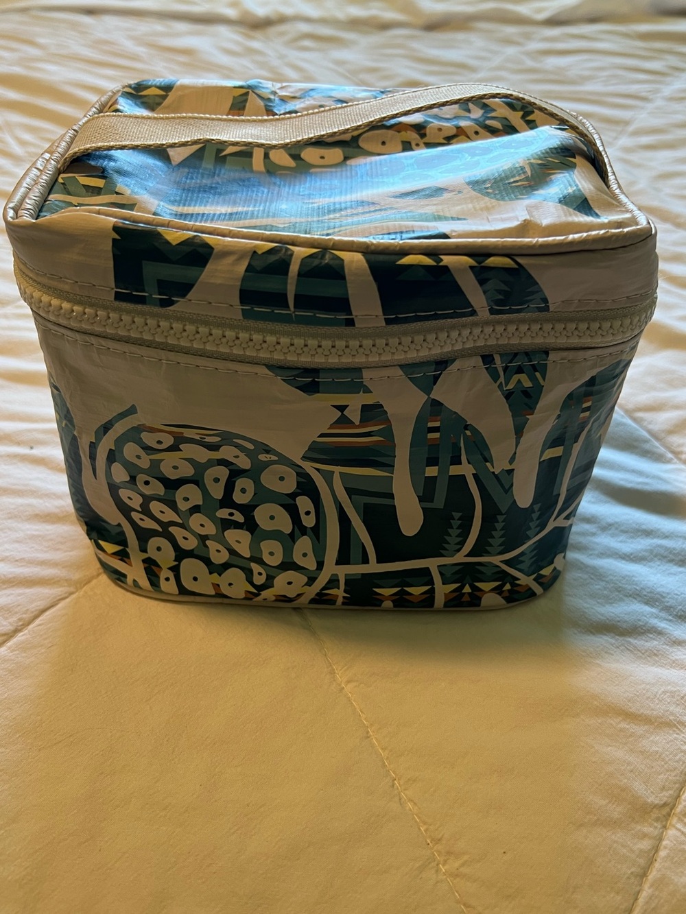 Special edition Aloha + Pendleton makeup case - Picture 3 of 8